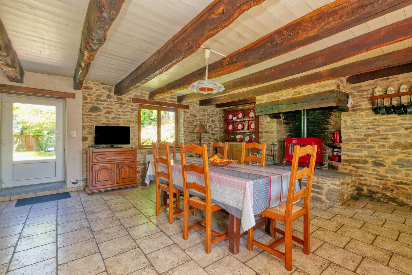 Casa de vacaciones 'Maison Avec Grand Jardin' con terraza privada, jardín y Wi-Fi in Férel, Côte des Mégalithes