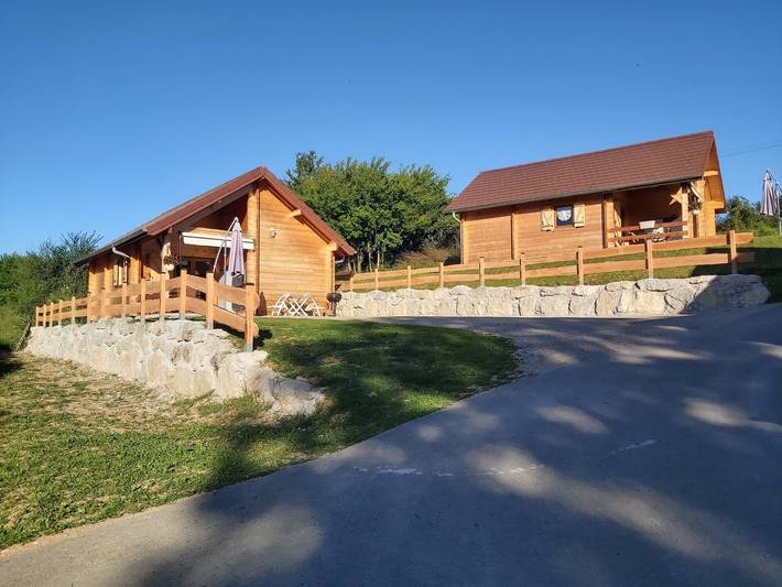 Chalet pour 4 personnes, avec terrasse, animaux acceptés dans le Jura