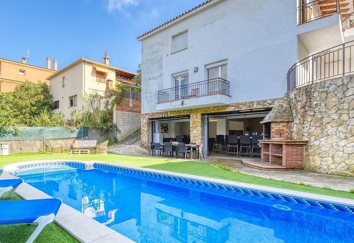 Casa vacanza per 18 persone, con giardino e balcone in Lloret de Mar