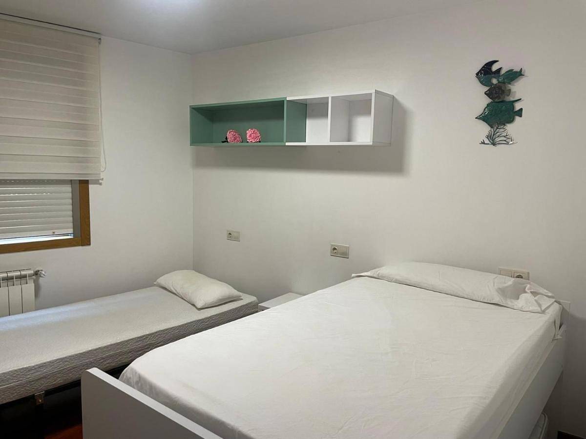 Apartamento entero, Three-Bedroom Apartment in Praia da Banda do Río (Bueu), Bueu