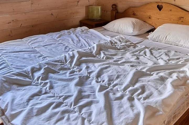 Sehr komfortables 2-stöckiges Chalet für 6 Personen, Wohnzimmer mit Heizofen, Kochnische mit Geschir in Grimentz, Anniviers