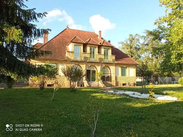 Gîte pour 4 personnes, avec Balcon et Jardin ainsi que Piscine et Vue à Saint-Germain-et-Mons