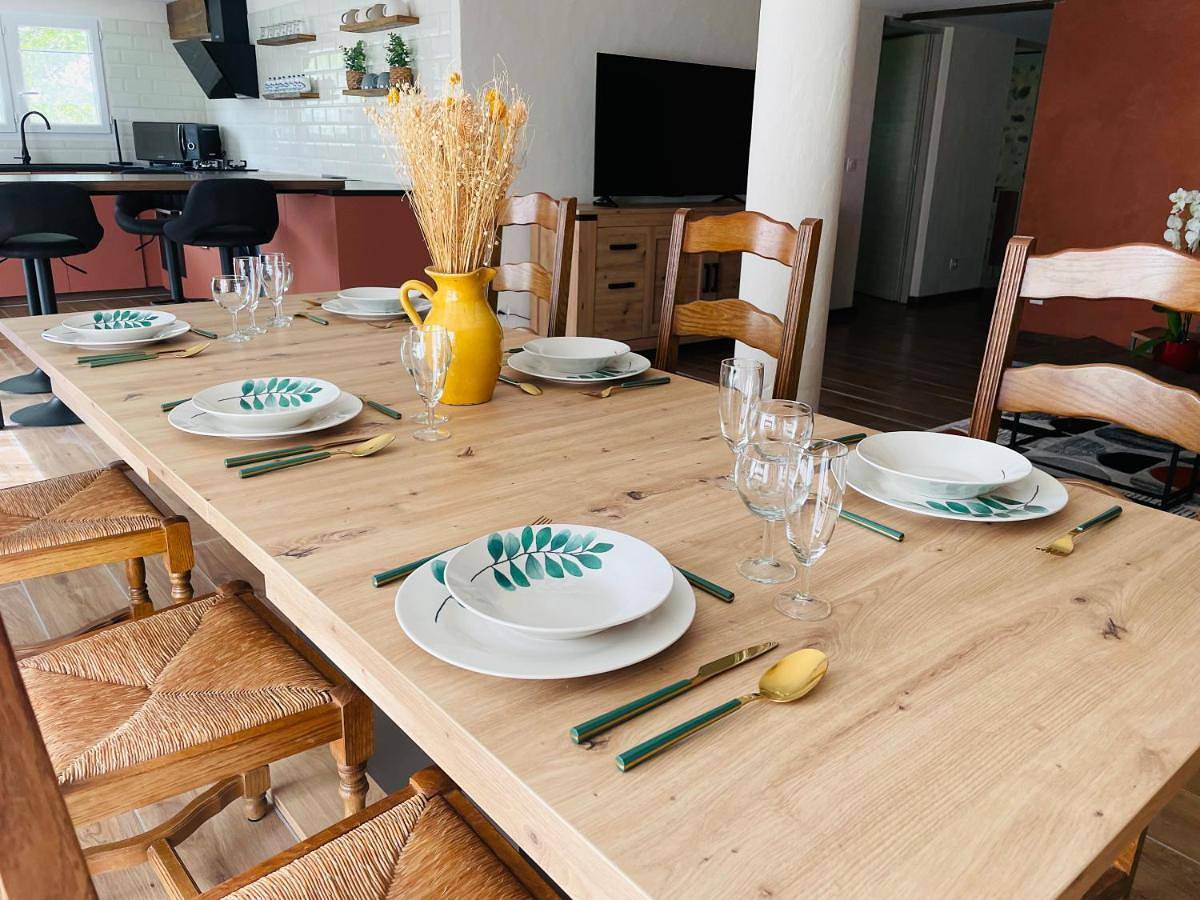 Two-Bedroom House in Thalamy, Région d'Ussel