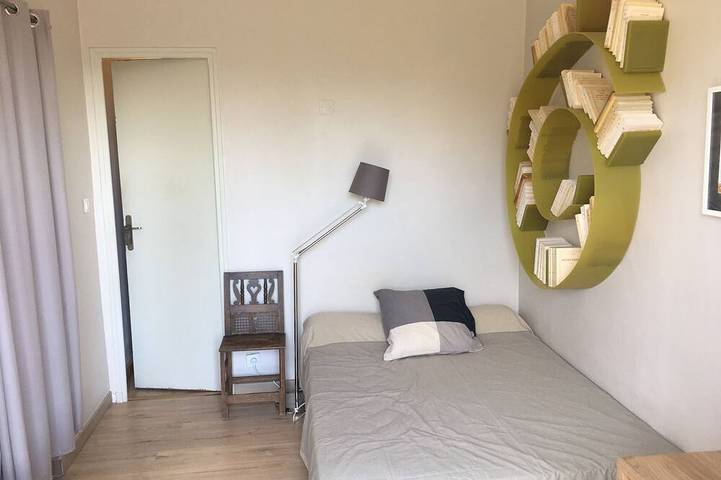 Town house. Large wooden terrace. Enclosed garden with century-old trees. in Toulon, Mittelmeerküste (Frankreich)