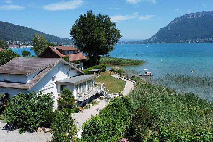 Villa pour 10 personnes, avec balcon ainsi que jacuzzi et jardin sur le Lac d'Annecy