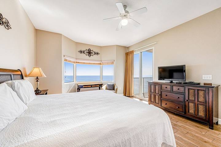 Vacation home for 8 people, with hot tub and sauna as well as pool and balcony in Panama City Beach