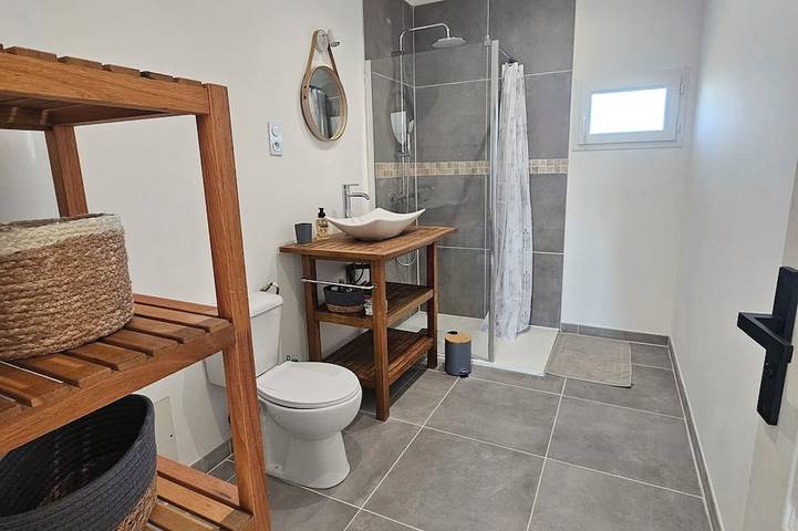 Gîte pour 4 personnes, avec jardin et piscine à Jonquières - 3