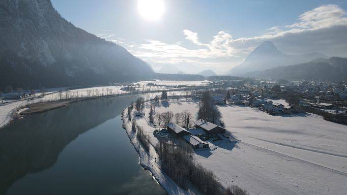 Ferienwohnung für 6 Personen, mit Balkon und Terrasse sowie Garten und Seeblick in Kiefersfelden