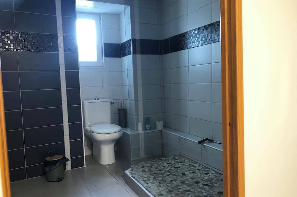 Entire apartment, Gîte Neuf mer et Montagne in Ayherre, Bayonne region