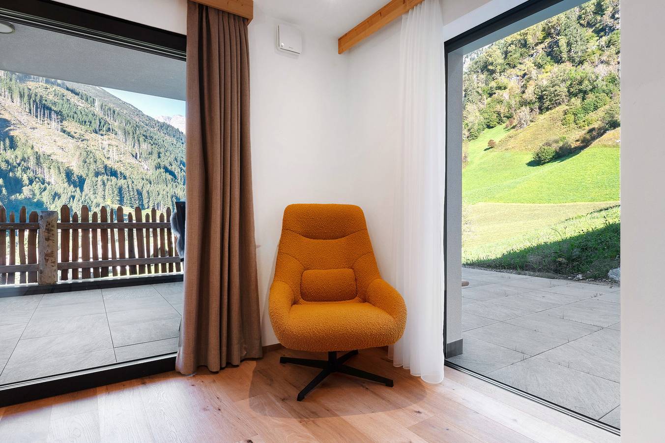 Ganze Wohnung, Ferienwohnung 'Lodge 2' mit Bergblick, privater Terrasse und Wi-Fi in Pflersch, Brenner