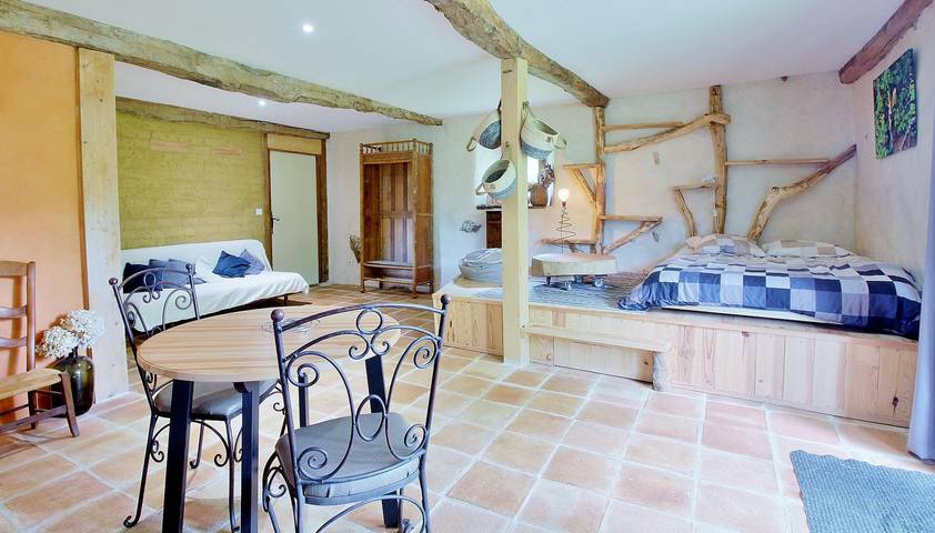 Gîte pour 2 personnes, avec jardin à Aucun - 4