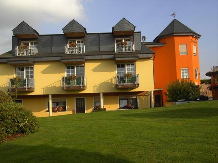 Hotel für 4 Personen, mit Terrasse und Garten sowie Sauna in Kell am See