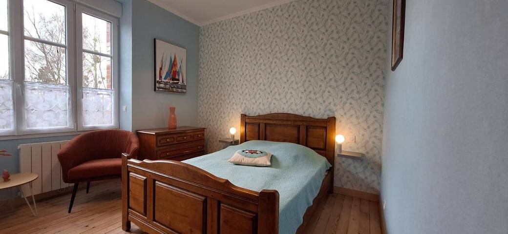 Location de vacances pour 20 personnes, avec vue ainsi que terrasse et jardin à Bacilly - 4