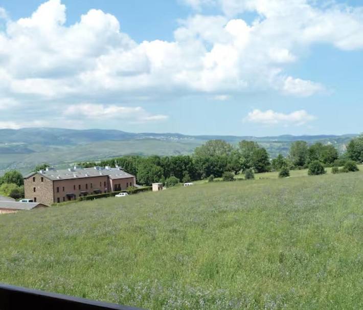 Gîte pour 4 personnes, avec vue et jardin, adapté aux familles à Sainte-Léocadie - 2