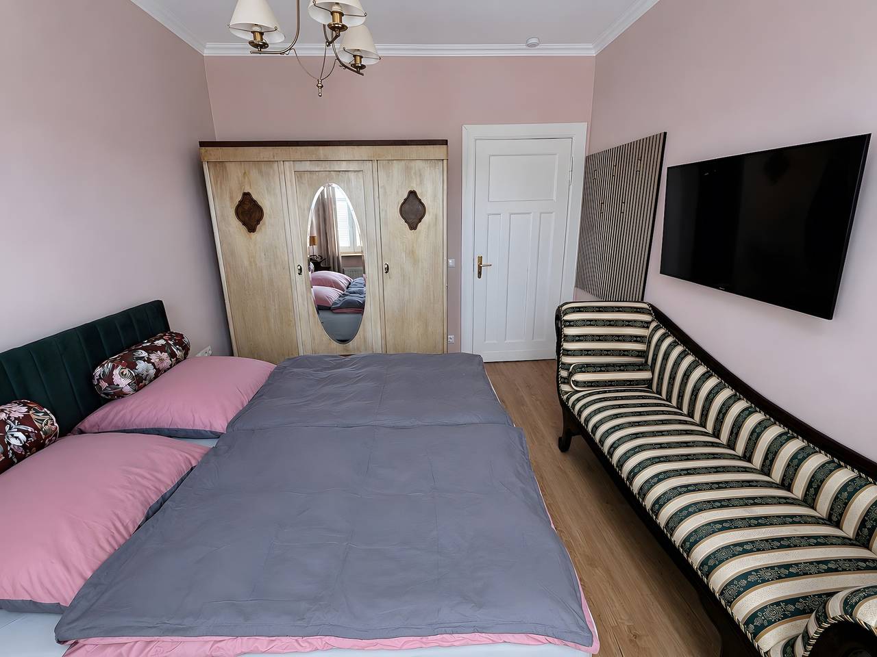 Cały apartament, Ahlbeck 'Beletage 4-Room' for 2–6 Guests, 250m from the Beach in Drei Kaiserbäder, Heringsdorf