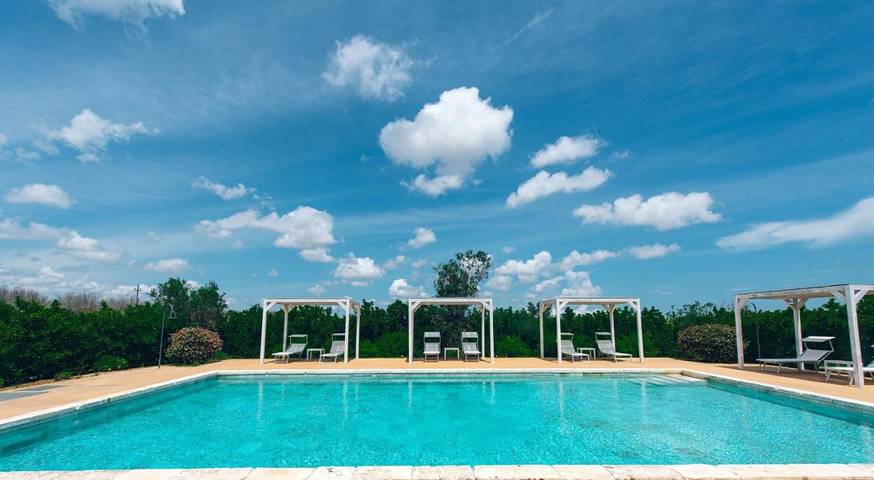 Casa vacanza per 6 persone, con Balcone e Terrazza nonché Giardino e Piscina a Squinzano