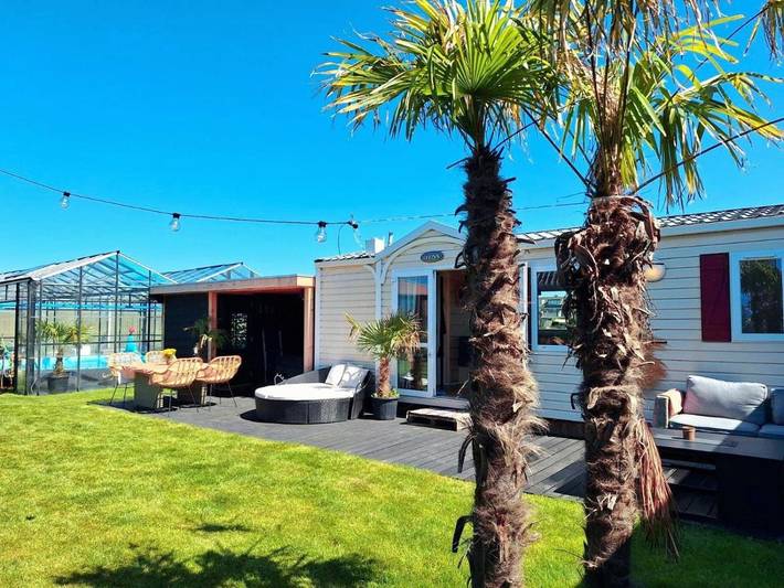 Chalet voor 5 personen, with Whirlpool and Terras as well as Tuin and Zwembad in Noordwijk