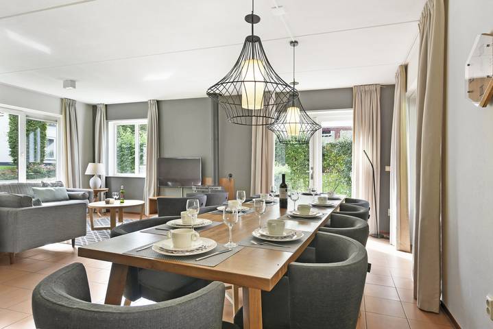 Bungalow voor 10 personen, with Balkon/Terras and Terras as well as Sauna in Valkenburg