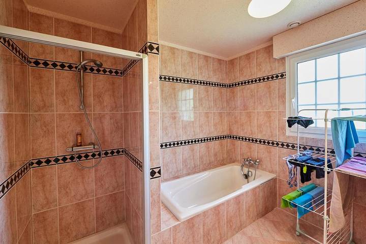 Location de vacances pour 20 personnes, avec vue et terrasse, animaux acceptés à Ambon - 4