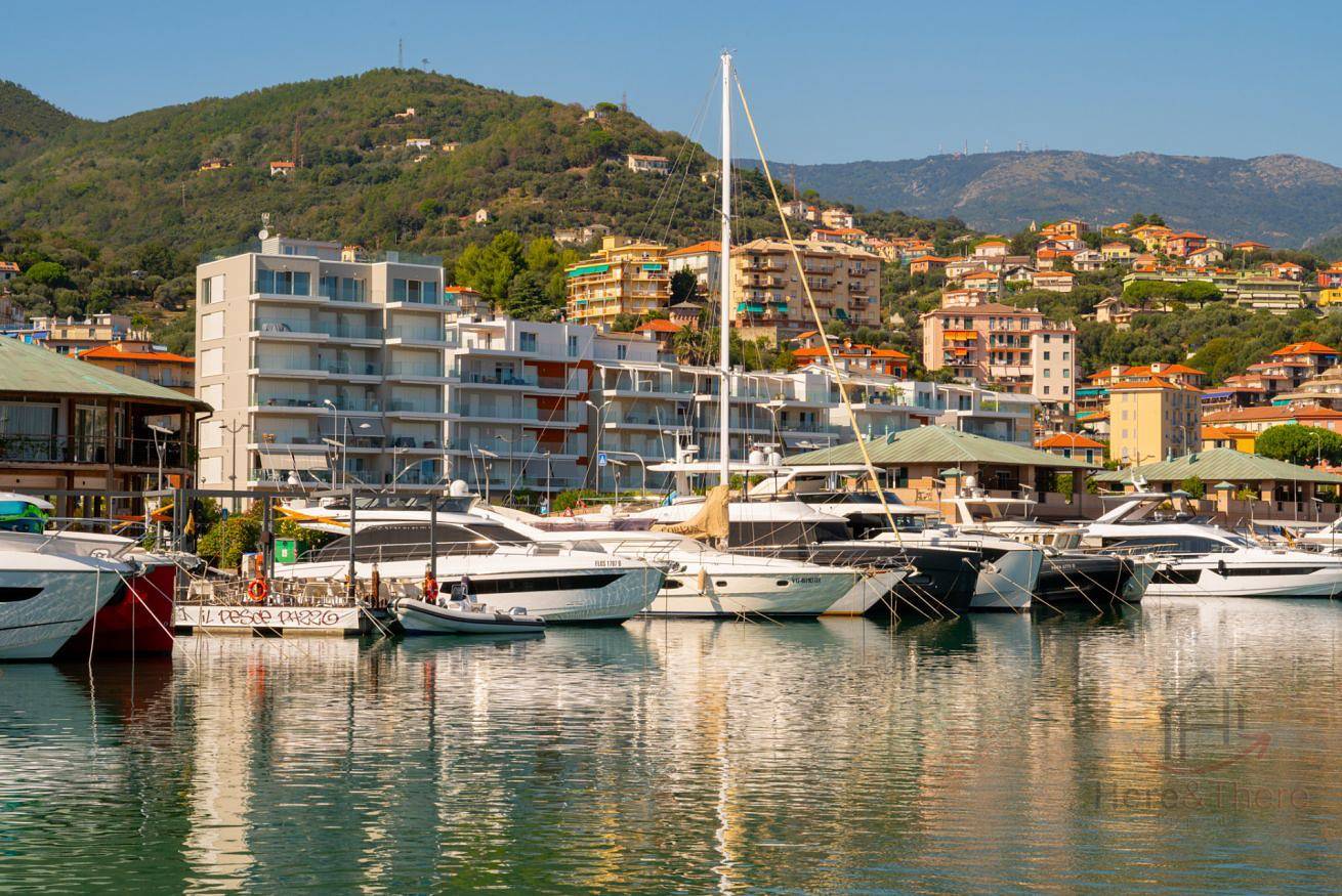 Appartamento intero, [Premium Sea View] Free Box Auto • Spiaggia 4 min in Varazze (Città), Varazze