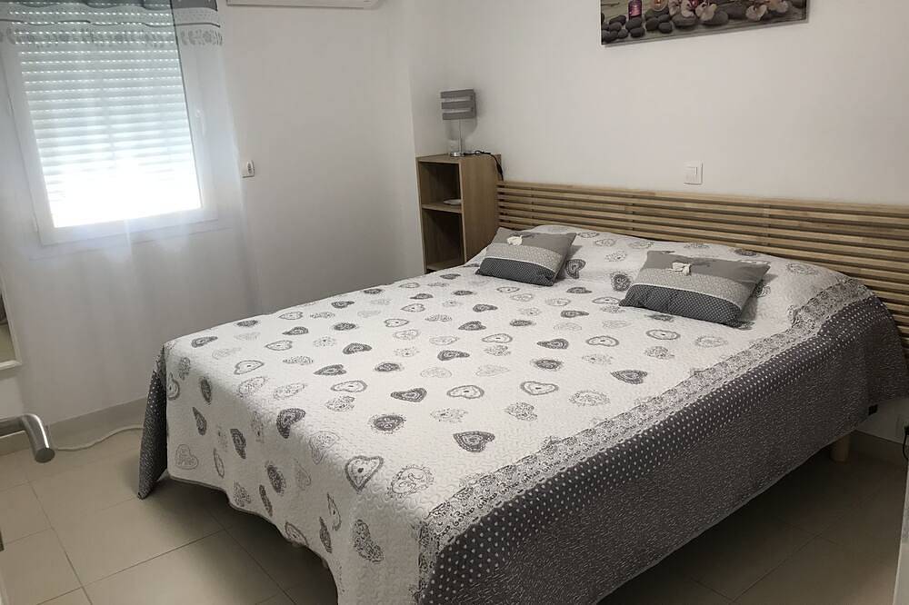 Appartement entier, Dans une villa au calme en pleine nature, un très joli appartement indépendant in Belgentier, Côte méditerranéenne (France)