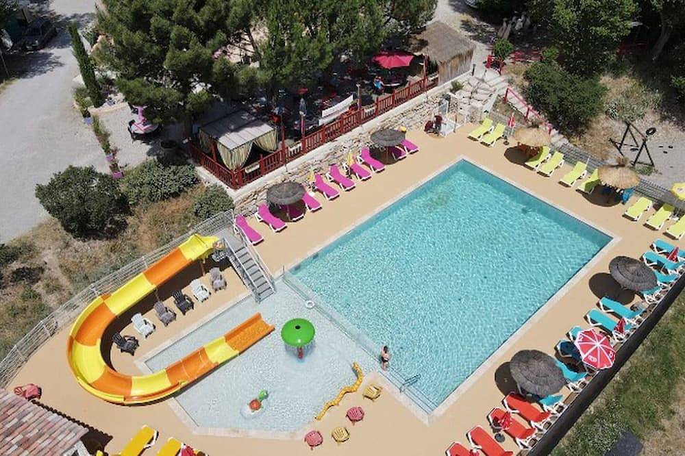 Cozy mobile home with terrace for 2 people in Saint-Maime in Saint-Maime, Parc naturel régional du Luberon