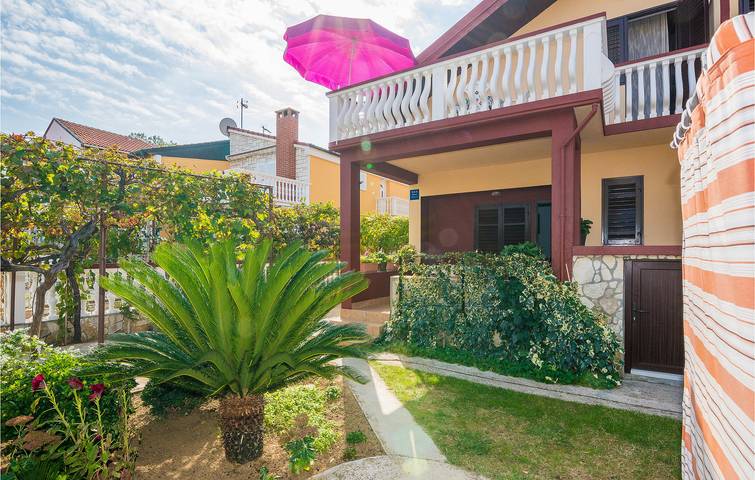 Ferienhaus für 12 Personen, mit Terrasse in Privlaka - 2