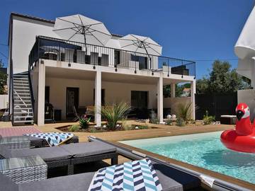 Cottage pour 8 personnes, avec piscine ainsi que jardin et terrasse dans La Terrière