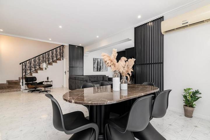 Location de vacances pour 7 personnes, avec piscine ainsi que vue et jardin, adapté aux familles dans Kalamaki - 3