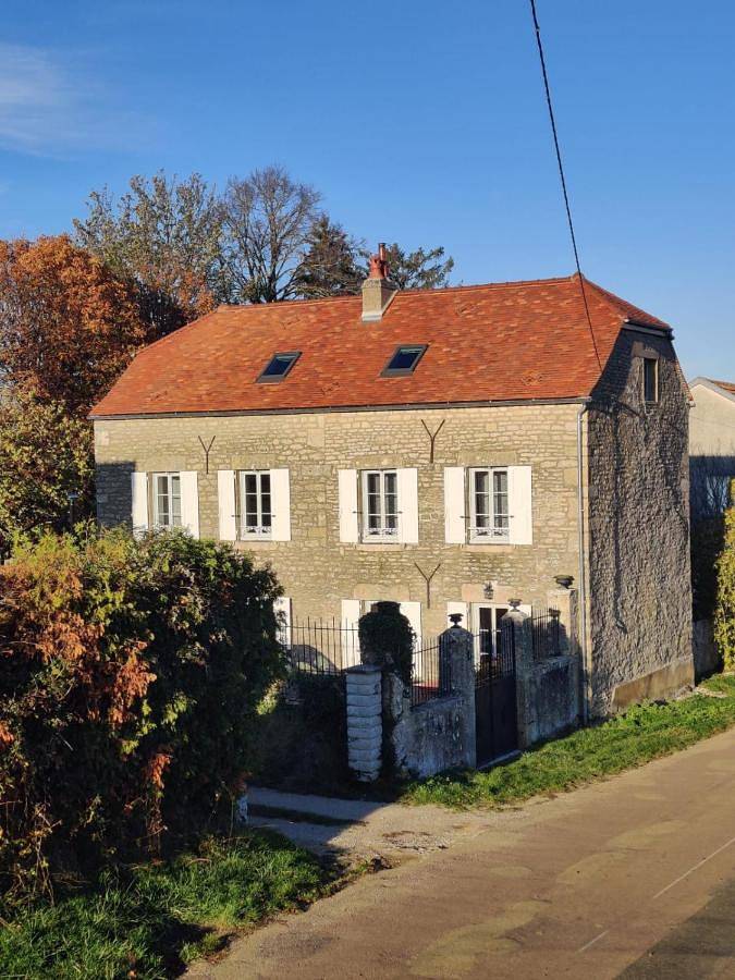 Double Room with Private Bathroom in Flavigny-sur-Ozerain, Région de Montbard