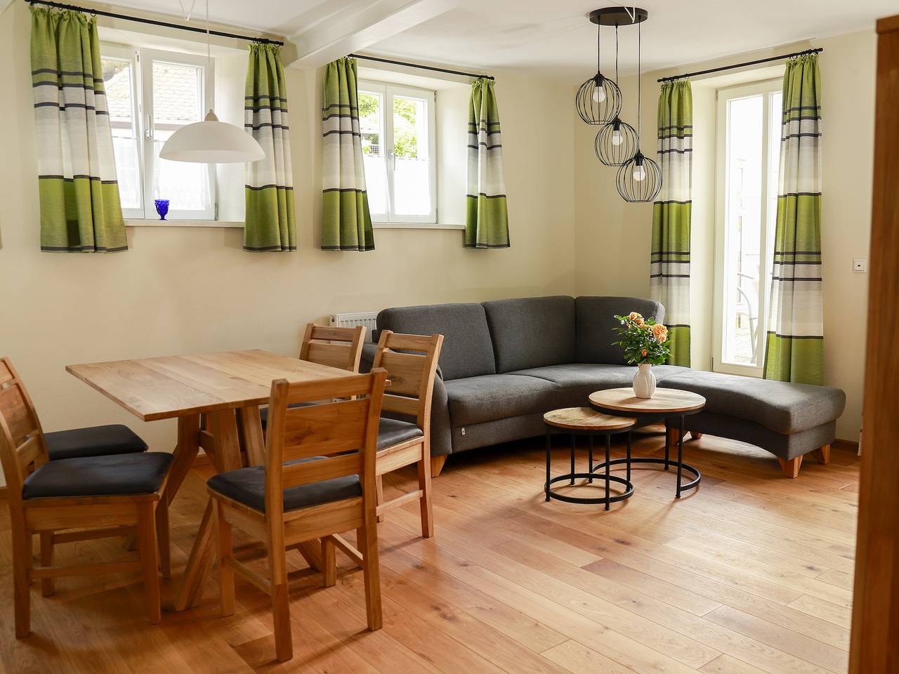 Ganze Wohnung, Ferienwohnung Kammer" mit privater Terrasse, Gemeinschaftsgarten und Wlan in Iphofen, Fränkisches Weinland