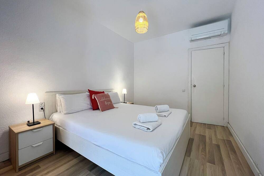 Geheel appartement, Spacious home with private balcony in Barcelona in Barcelona Centre, Barcelona