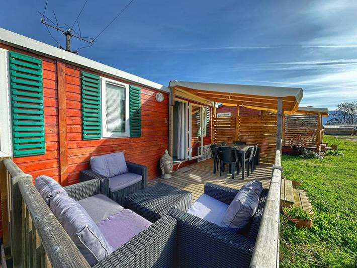 Ferienhaus für 6 Personen, mit Balkon und Terrasse sowie Garten und Seeblick