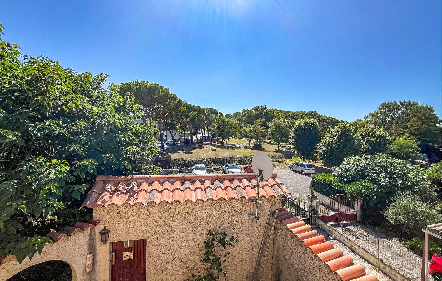 Cozy Apartment with WiFi, AC, Parking & More in Saint-Hilaire-de-Brethmas, Alès region