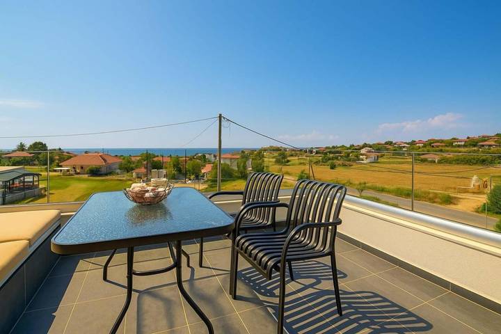 Ferienwohnung für 4 Personen, mit Balkon und Garten in Chalkidiki