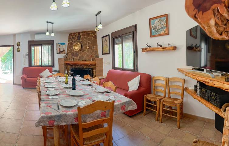 Appartement avec terrasse au bord de la piscine, climatisation et WiFi in Rute, Sierras Subbéticas