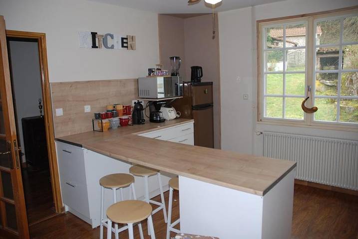 Location de vacances pour 6 personnes, avec Terrasse ainsi que Jardin et Vue à Compreignac - 2