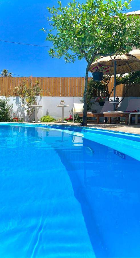 Appart’hôtel pour 2 personnes, avec Terrasse et Jacuzzi ainsi que Jardin et Piscine