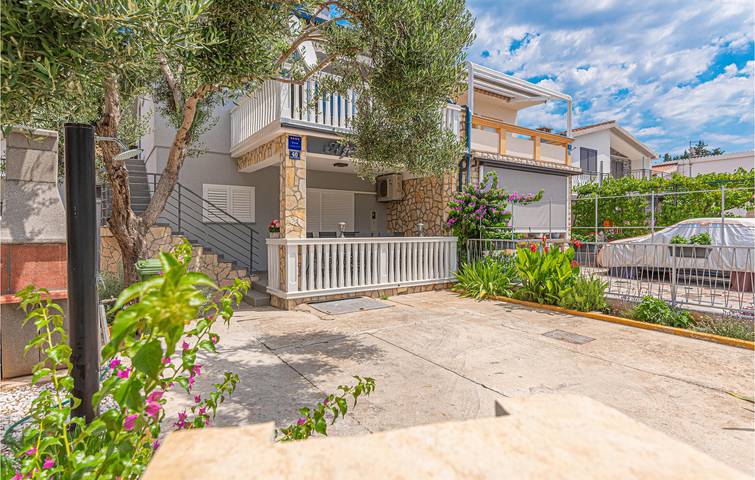 Ferienwohnung für 3 Personen, mit Terrasse in Pirovac