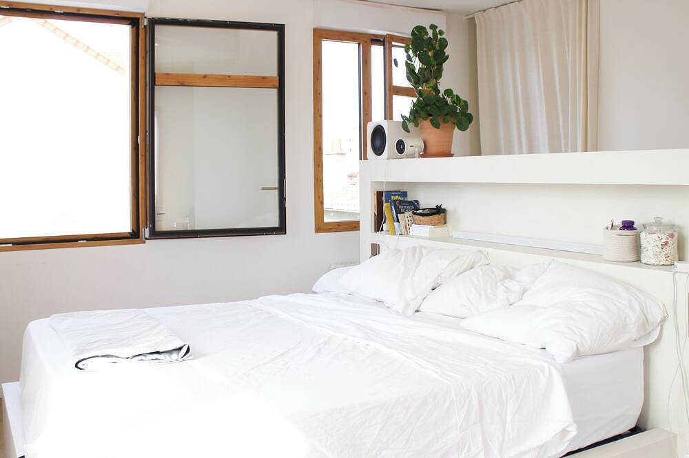 Entire apartment, Designer apartment with large terrace in Montreuil, Seine-Saint-Denis
