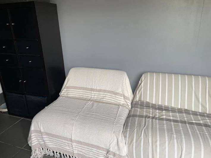Gîte pour 2 personnes, avec terrasse et piscine à Saint-Genis-Laval - 2