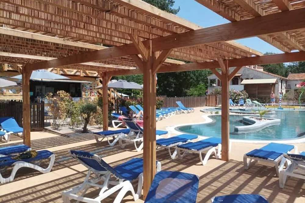 Zecamping 3 étoiles piscine chauffée locatif Tv clim 17m2 in Roquebrune-sur-Argens, Côte méditerranéenne (France)