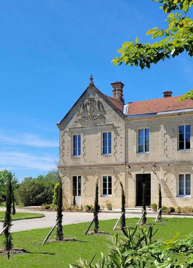 Villa pour 15 personnes, avec Jacuzzi et Terrasse ainsi que Jardin et Piscine