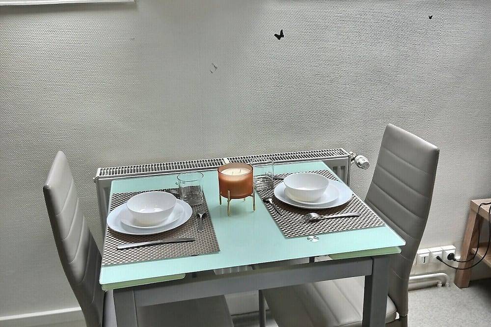 Ganze Wohnung, Le Lumineux Studio 6 Face Gare Wifi Gratuit et à Deux pas du Centre Ville ! in Évreux, Évreux und Umgebung