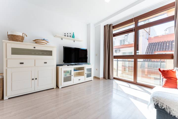 Entire apartment, 'Beach Apartment' with Mountain View, Balcony & Wi-Fi in Fuengirola Centre, Fuengirola