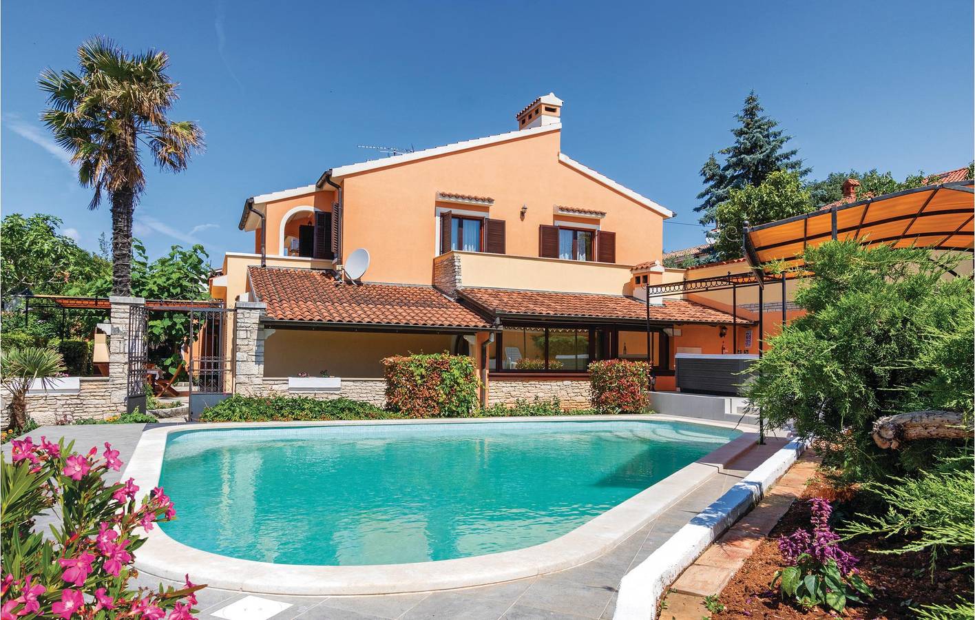 Ganze Ferienwohnung, Reizende 2-Zimmer-Wohnung mit Pool, Terrasse und WLAN – 300 m vom Zentrum von Muntic entfernt in Muntic, Südküste Istrien