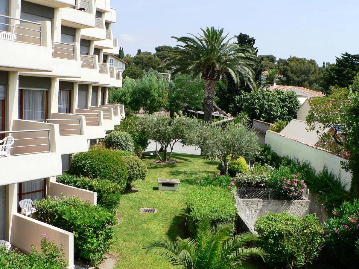 Hotel Brise de Mer - Piscine intérieure & extérieure in Saint-Raphaël, Massif de l'Esterel