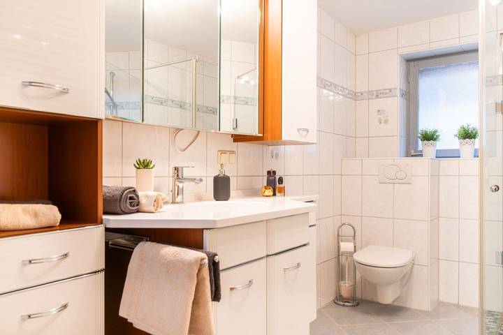 Ganze Wohnung, Talblick am Edersee. Terrasse. Sauna. Top Lage. in Hemfurth-Edersee, Edertal