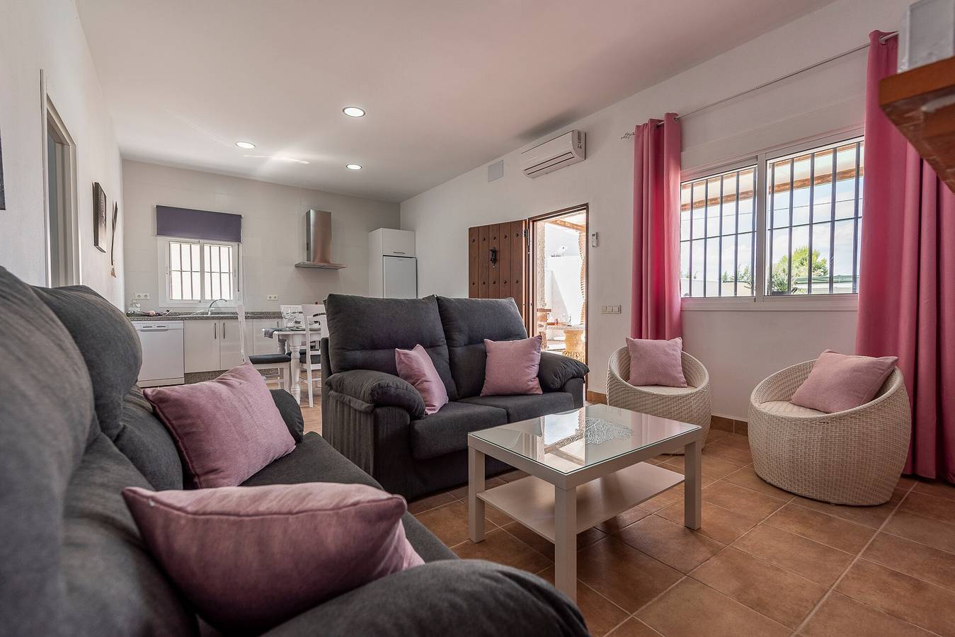 Maison de vacances "Casa Rural Rafael" avec piscine privée, terrasses privées et Wi-Fi in Lantejuela, Province de Séville