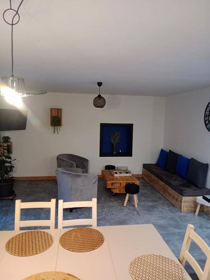 Location de vacances pour 13 personnes, avec vue et jardin à Saligos - 2